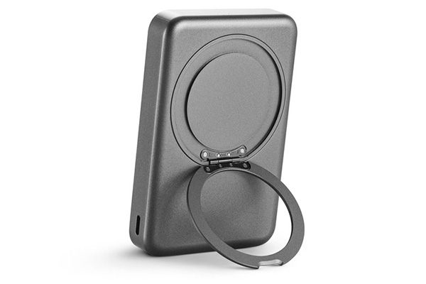 powerbank sort stående 3