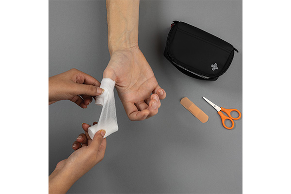 førstehjælp sort i brug