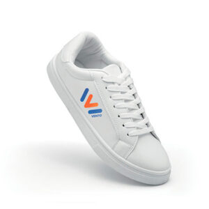 Hvide sneakers med logo