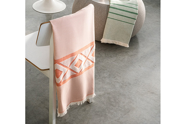 håndklæde blå stol